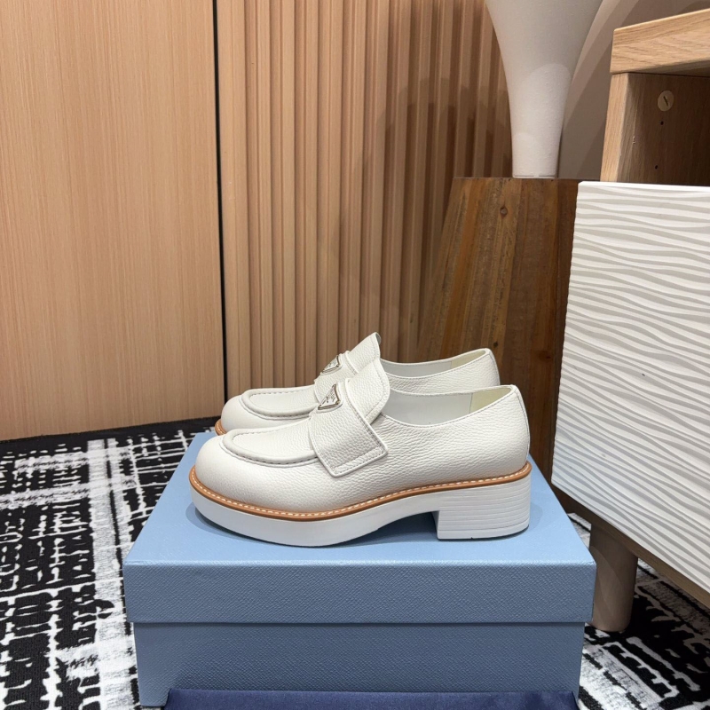 Pra*a leather shoes